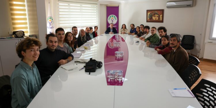 DEM Parti Eş Genel Başkanları, Enternasyonal Gençlik ile görüştü