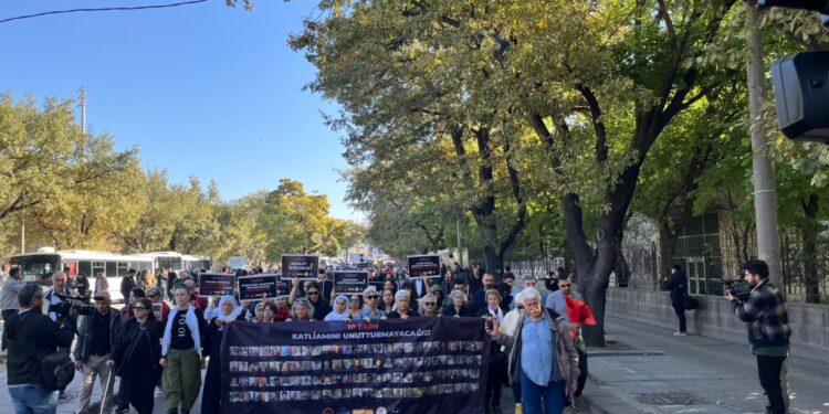 Ankara 10 Ekim’de yaşamını yitirenler anıldı: Emeğin, barışın egemen olduğu Türkiye’yi kuracağız