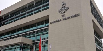 AYM’nin ihlal kararlarına rağmen 12 kitap ve dergiye yasak