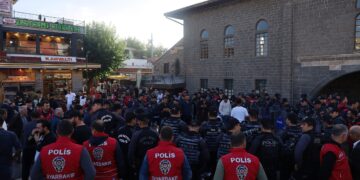 Diyarbakır Şehir Hastanesi şantiye işçilerinin eylemi sürüyor