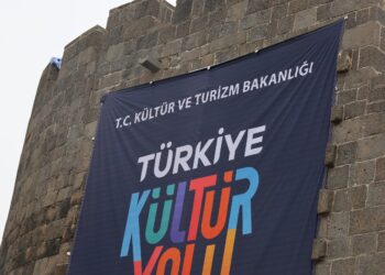 Amed Mimarlar Odası’ndan Amed Surları’na çivi çakılmasına tepki