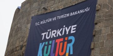 Amed Mimarlar Odası’ndan Amed Surları’na çivi çakılmasına tepki