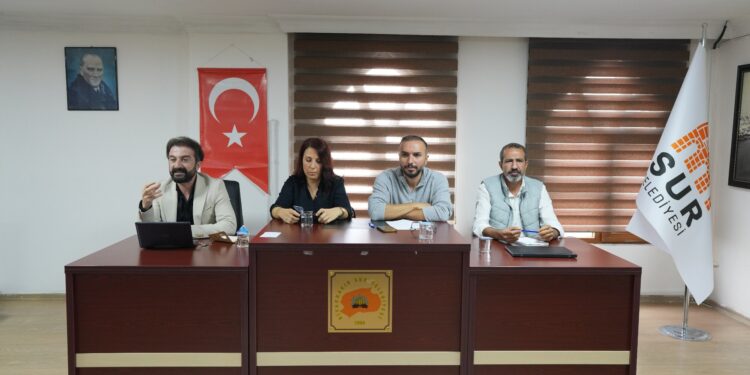 Sûr’da ‘çok dilli belediyecilik’ semineri