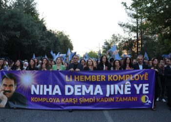 Amed’de binlerce yurttaş komploya karşı yürüdü: Sayın Öcalan’ın statüsü netleşmeli