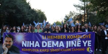 Amed’de binlerce yurttaş komploya karşı yürüdü: Sayın Öcalan’ın statüsü netleşmeli