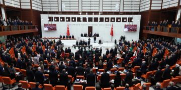 Meclis açılış resepsiyonu boykotlarla başladı