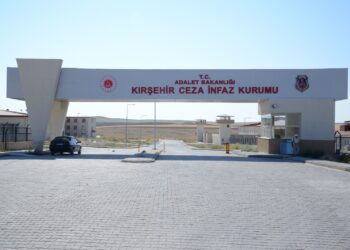 30 yıllık tutsağın babasının taziyesine katılma talebi reddedildi