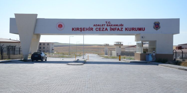 30 yıllık tutsağın babasının taziyesine katılma talebi reddedildi