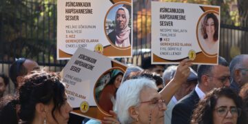 Kadın tutsakların tahliye engelleri Bakanlık önünde protesto edildi