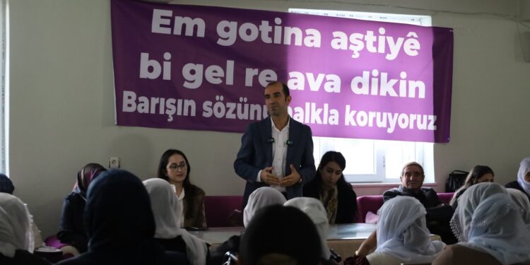 Bayındır: Kürt halkı mücadelesiyle dünyaya var olduğunu gösterdi