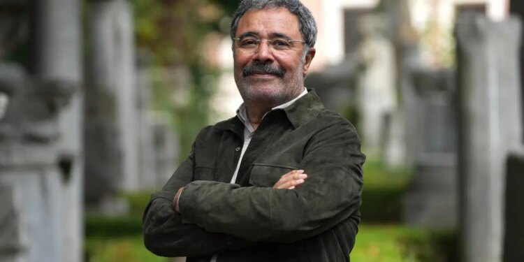 İstanbul’dan Dünyaya Ahmet Ümit’in Yolculuğu…