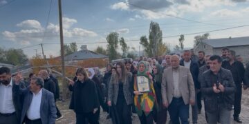 Aykut Özmen için kurulan taziye kitlesel ziyaret