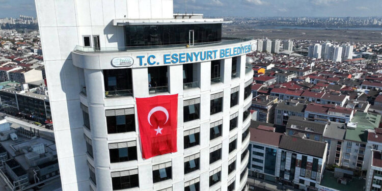 Esenyurt Belediyesi’ne operasyon: 17 kişi gözaltına alındı