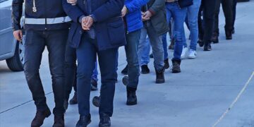 Çağrı merkezlerine operasyon: 95 gözaltı