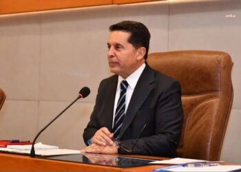 Ahmet Özer, Yeni Parti’ye geçtiğini duyurdu