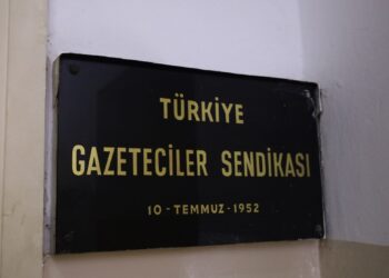 Gazeteciler: Haber alma hakkına toplum da sahip çıkmalı