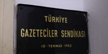 Gazeteciler: Haber alma hakkına toplum da sahip çıkmalı