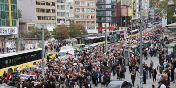 Sansüre ve baskıya karşı 10 kentte eylem: Tutuklu gazetecilerin mesajları okundu