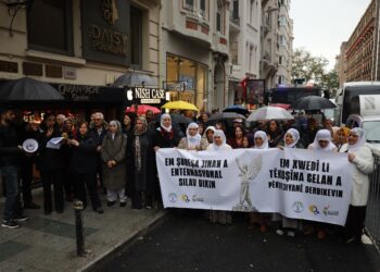 Suriye Konsolosluğu önünde Kobanê açıklaması: Rojava Devrimi’nin kazanımları korunmalı