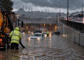 Sağnak İstanbul’u vurdu: 2 kişi yaşamını yitirdi, hayat felç oldu