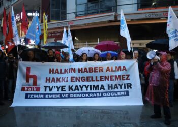 Halk TV’ye kayyım atanması İzmir’de protesto edildi 