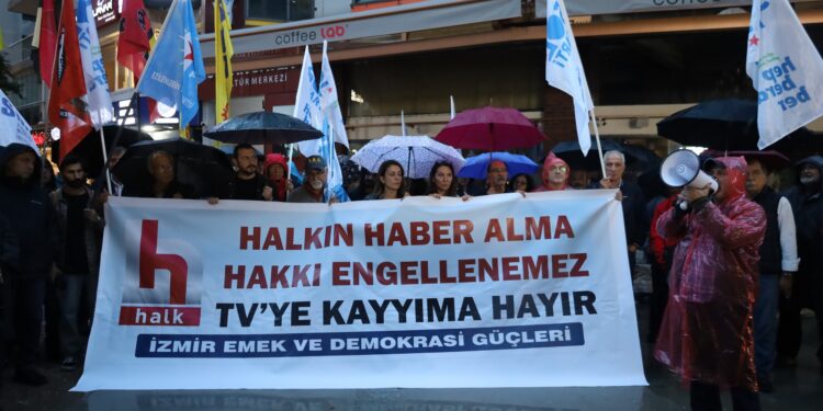 Halk TV’ye kayyım atanması İzmir’de protesto edildi 
