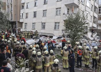 Arama çalışmaları tamamlandı: Çöken binada can kaybı 5’e yükseldi