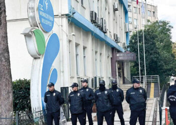 Bakırköy ve Merkezefendi belediyelerinde gözaltına alınanlar adliyeye sevk edildi
