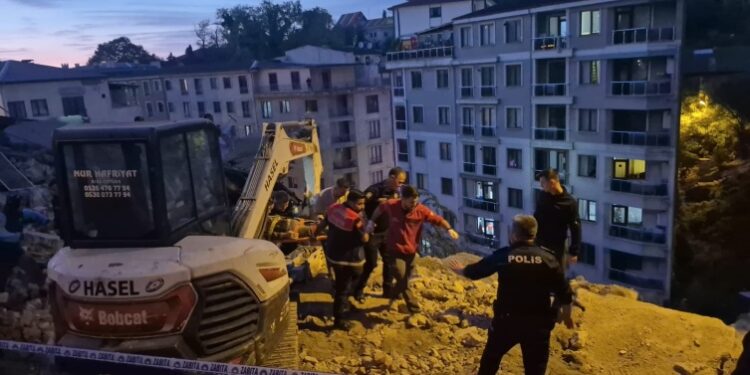 Zonguldak’ta bina çöktü: Bir kişi hayatını kaybetti
