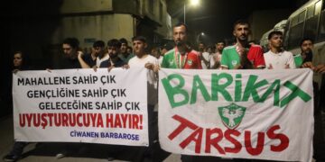 Tarsus’ta gençler madde bağımlılığına karşı yürüdü