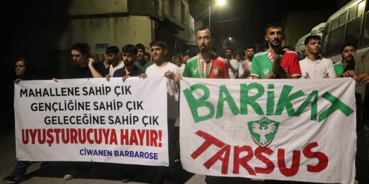 Tarsus’ta gençler madde bağımlılığına karşı yürüdü