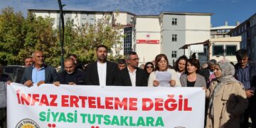 Mûş’ta adliye önünde açıklama: Tüm tutsakların özgürlüğü sağlanmalı