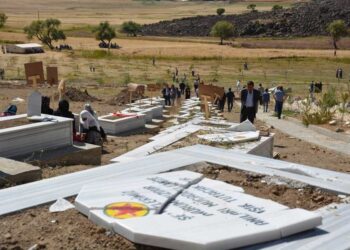 Yıkılan mezarlıkta akıbeti bilinmeyen 27 cenaze için çağrı: Cenazeler ailelere teslim edilsin