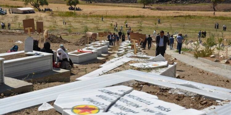 Yıkılan mezarlıkta akıbeti bilinmeyen 27 cenaze için çağrı: Cenazeler ailelere teslim edilsin