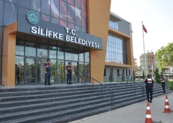 Silifke Belediyesi’ne operasyon: 7 gözaltı