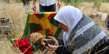 12 yılın ardından ilk ziyaret: Rıdvan Alagaş’ın ailesi mezarı başında