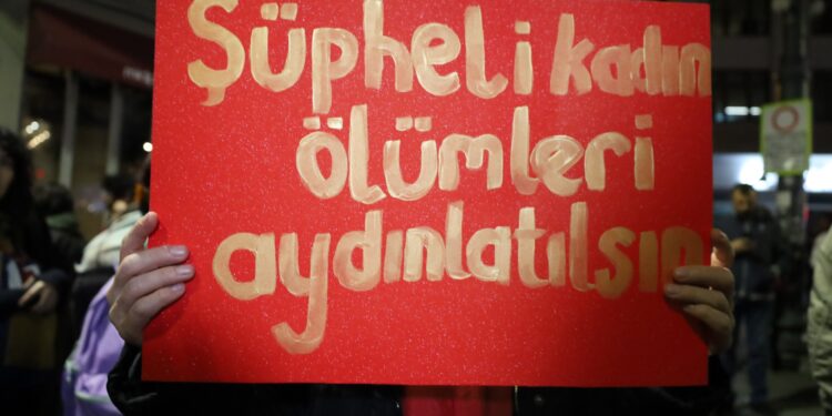 2 şehirde şüpheli ölüm
