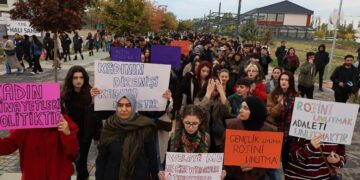 Yüzüncü Yıl öğrencilerinden Rojin Kabaiş eylemi: Gerçekler açığa çıkarılsın