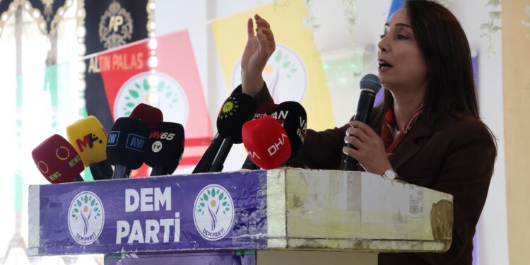 Tülay Hatimoğulları: Toplum verilen sözlerin tutulmasını istiyor