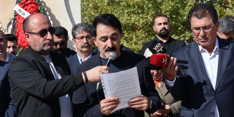 Wan depreminin 15’inci yılında anma: Afet gerçekleşmeden önce önlem alınmalı